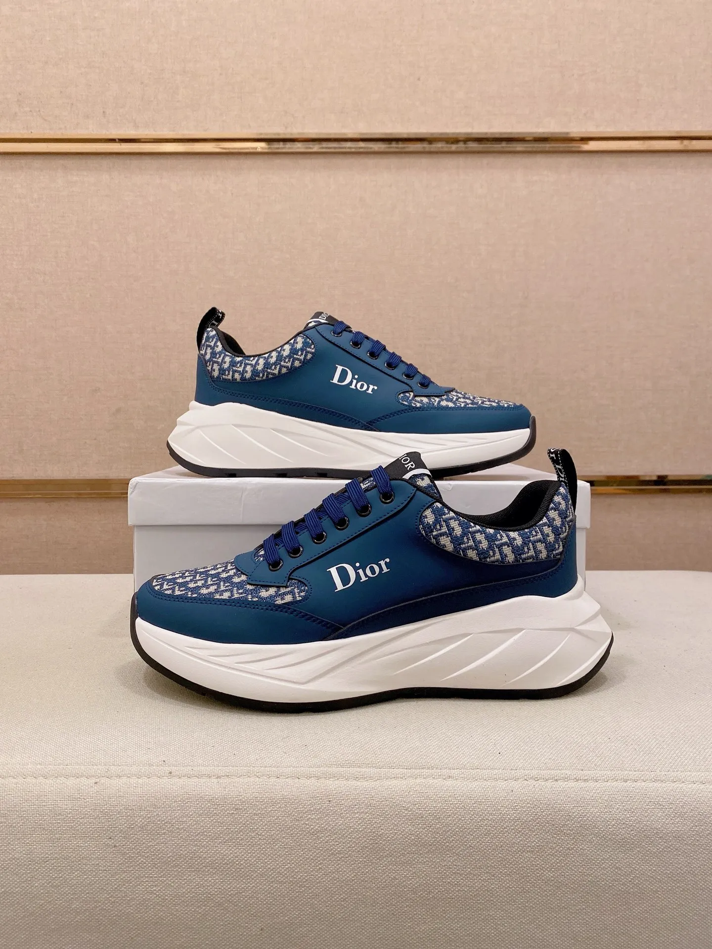 Factory price: 442💰[Dior·Dior] New casual sports style men's shoes, new spring and summer design, perfect workmanship, lace-up lazy style to create wardrobe quality, upper: imported first-layer cowhide, sheepskin lining is soft and comfortable, ultra-light TPU wear-resistant outsole, simple, versatile fashion men's shoes, excellent color code number 38--44. Can be customized for 45 non-refundable!
